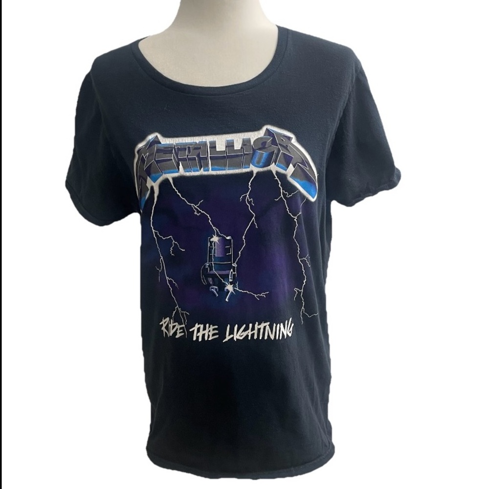 Metallica  Ride The Lighning Size Medium Crew Neck T-Shirt 100% Cotton
